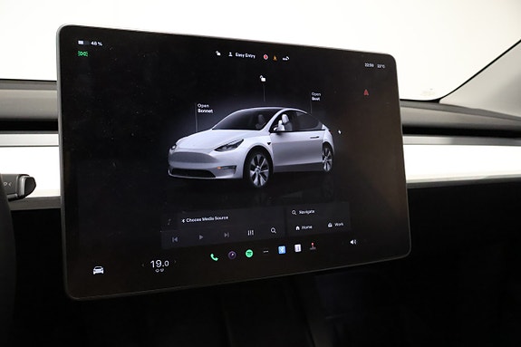 Tesla Model Y 17 of 23