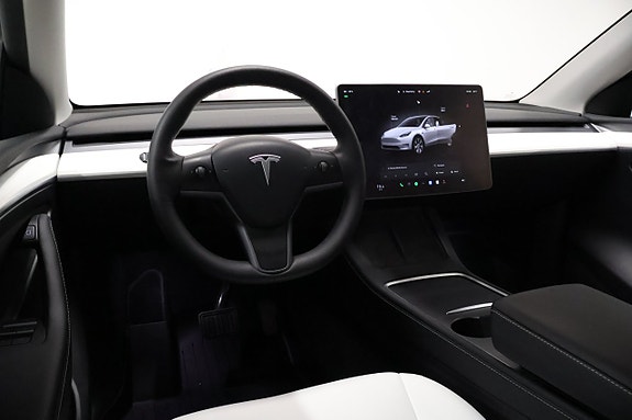 Tesla Model Y 13 of 23