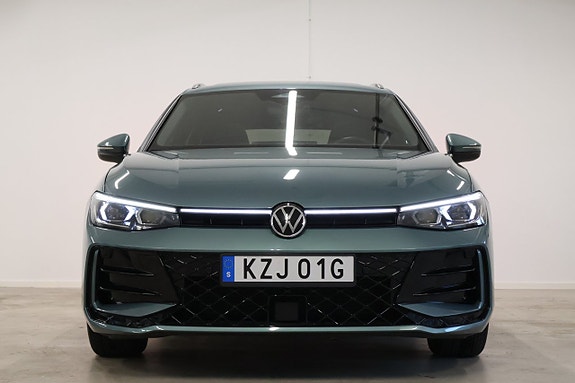 Volkswagen Passat 2 of 5