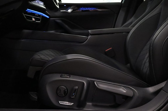 Volkswagen Passat 10 of 30