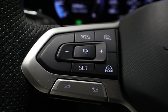 Volkswagen Passat 15 of 30