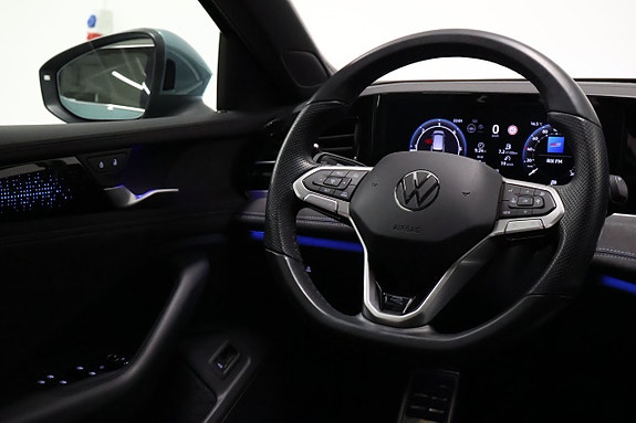 Volkswagen Passat 14 of 30
