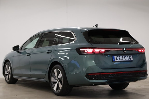 Volkswagen Passat 7 of 30