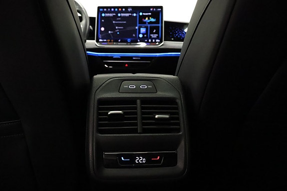 Volkswagen Passat 27 of 30