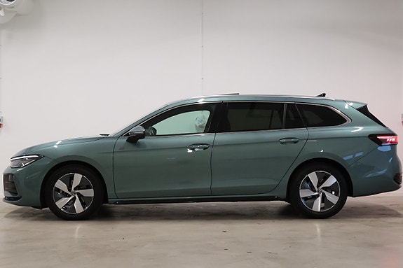 Volkswagen Passat 8 of 30