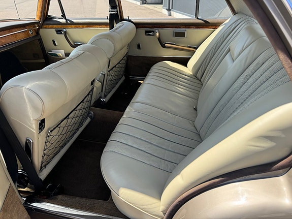 Mercedes-Benz 300 SEL 18 of 20