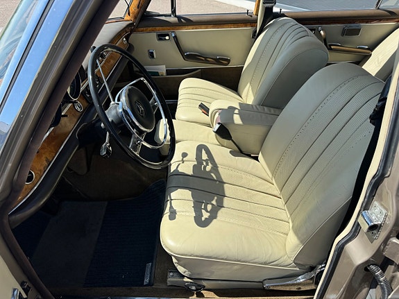 Mercedes-Benz 300 SEL 16 of 20
