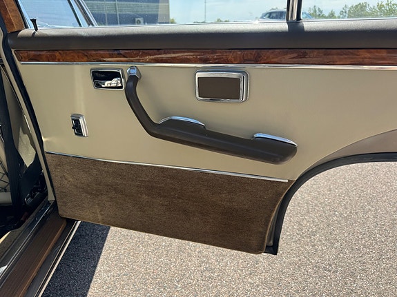 Mercedes-Benz 300 SEL 14 of 20