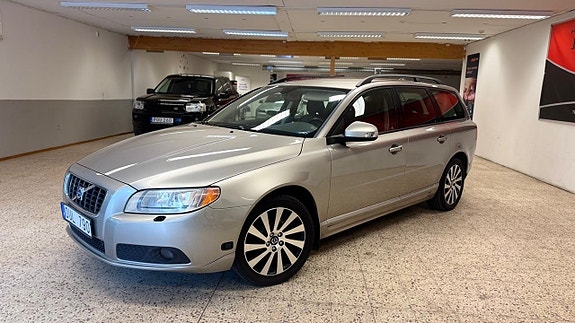 Volvo V70 2 of 5