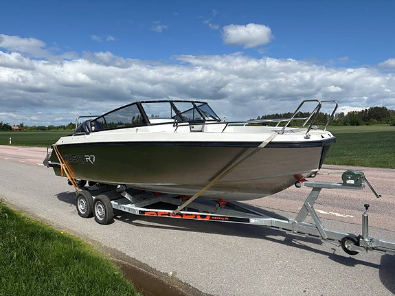 Köp och sälj din båt via oss på Södertörns Marina.