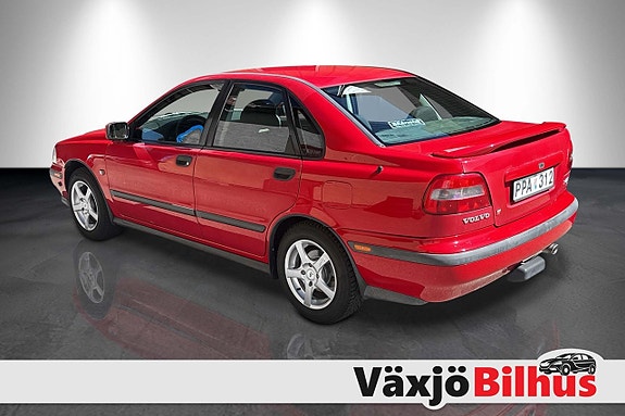 Volvo S40 2 of 5