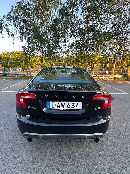 Volvo S60 4 of 5
