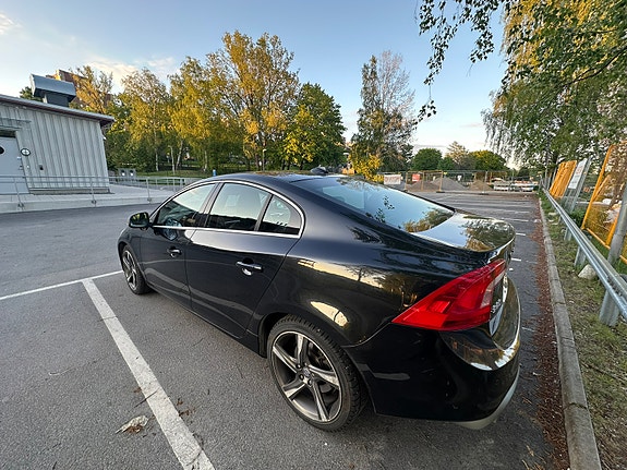 Volvo S60 3 of 5