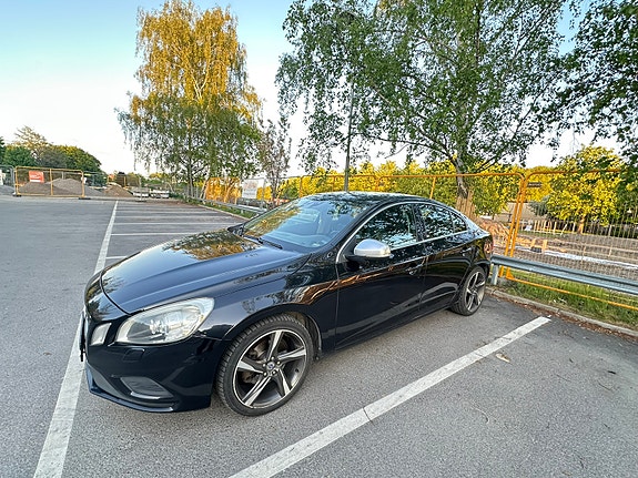 Volvo S60 2 of 5