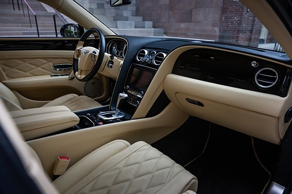 Bentley Flying Spur 19 of 30