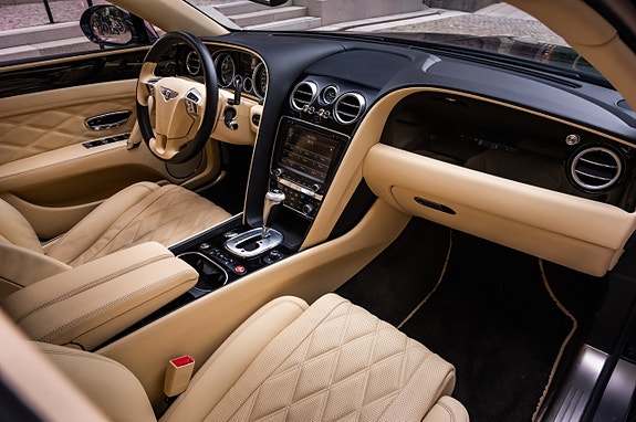 Bentley Flying Spur 21 of 30