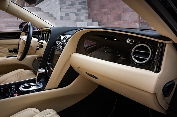 Bentley Flying Spur 24 of 30