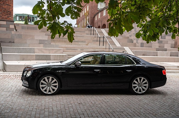 Bentley Flying Spur 10 of 30