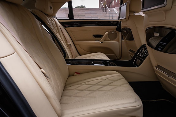 Bentley Flying Spur 27 of 30