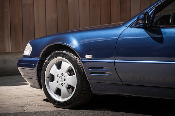 Mercedes-Benz SL320 22 of 30