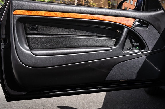 Mercedes-Benz SL320 23 of 30