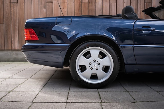 Mercedes-Benz SL320 19 of 30