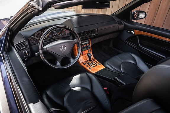 Mercedes-Benz SL320 26 of 30