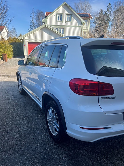 Volkswagen Tiguan 4 of 5