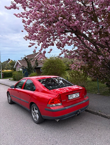 Volvo S60 2 of 5