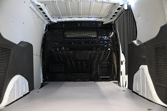 Ford Transit Connect 8 of 28