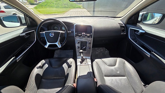 Volvo XC60 7 of 16
