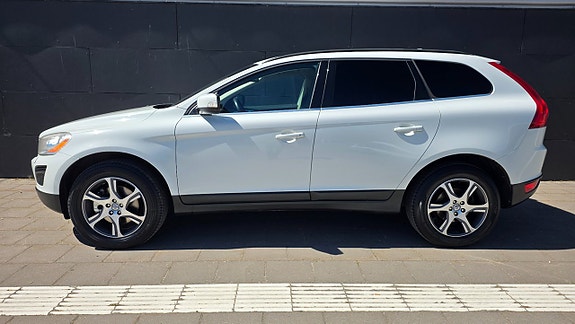 Volvo XC60 2 of 5