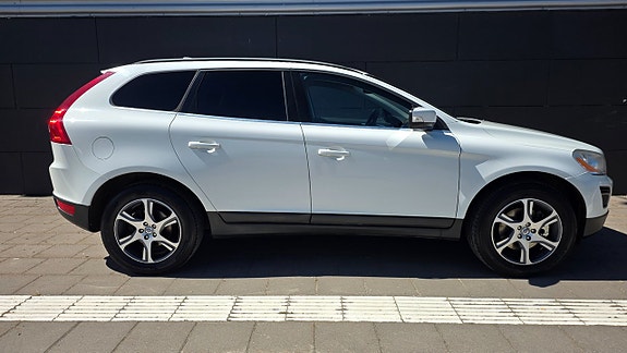 Volvo XC60 11 of 16