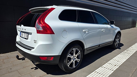Volvo XC60 10 of 16