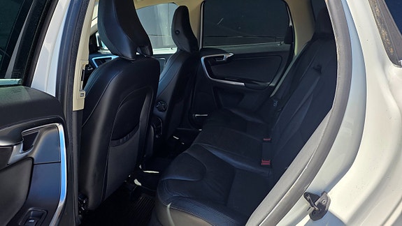 Volvo XC60 6 of 16
