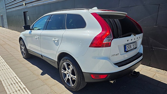 Volvo XC60 3 of 5