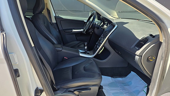 Volvo XC60 14 of 16
