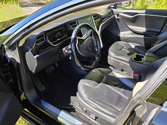 Tesla Model S 5 of 5