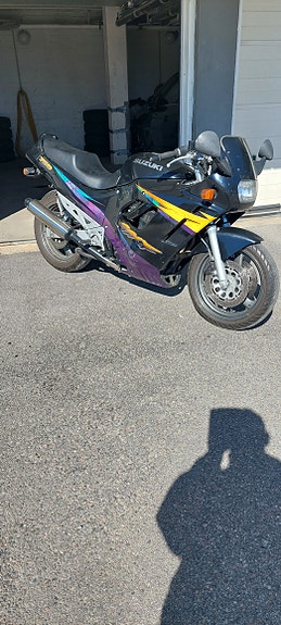 Suzuki GSX750F 2 of 4