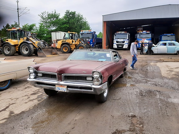Pontiac Grand Prix 2 of 5
