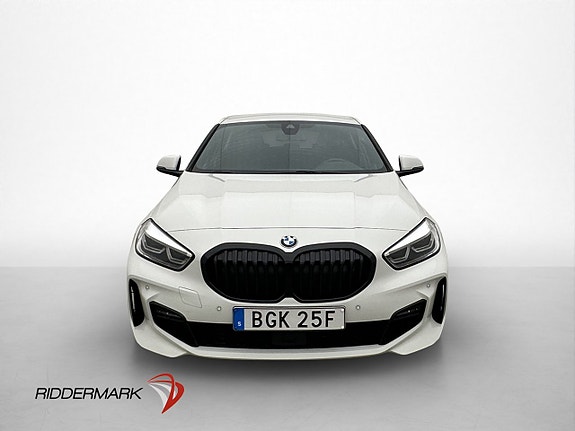 BMW 118i 2 of 5