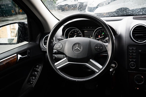 Mercedes-Benz GL450 28 of 28