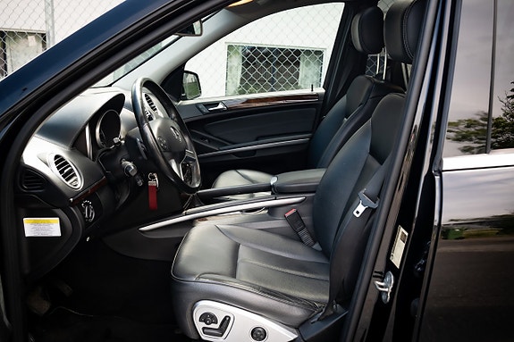 Mercedes-Benz GL450 8 of 28
