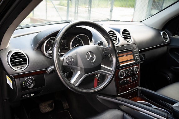 Mercedes-Benz GL450 7 of 28
