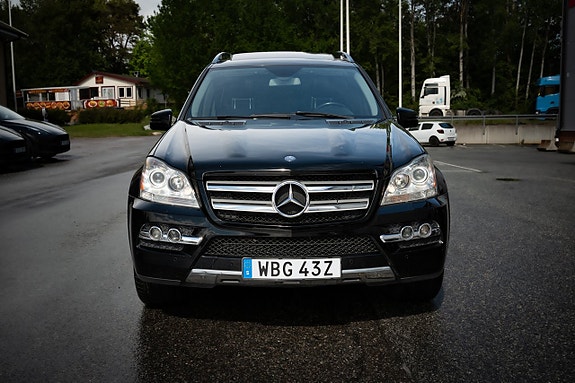 Mercedes-Benz GL450 2 of 5