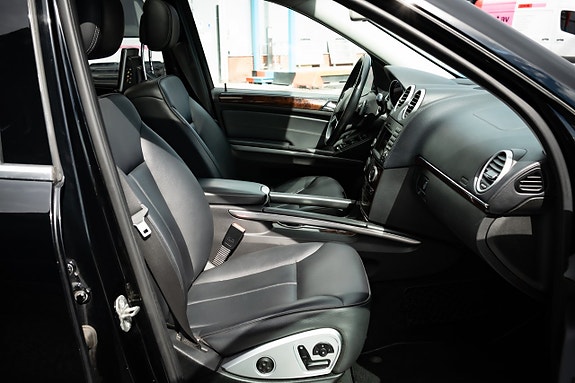 Mercedes-Benz GL450 11 of 28
