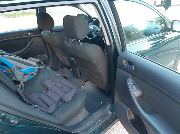 Toyota Avensis 4 of 5