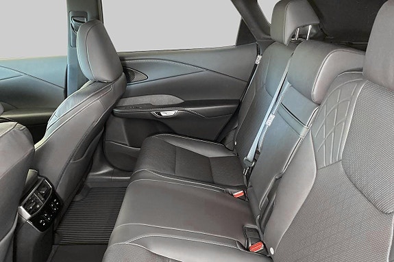Lexus RX450h+ 7 of 10