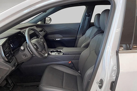 Lexus RX450h+ 6 of 10