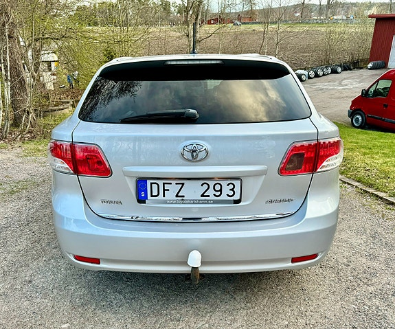 Toyota Avensis 3 of 5